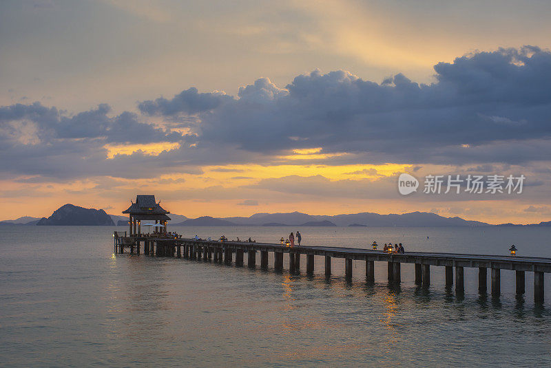 在泰国普吉岛和甲米之间的安达曼海上的岛，Koh Yao Yai的夜景。